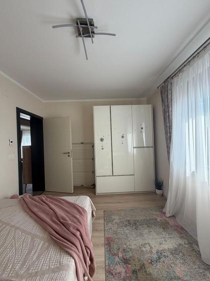 Apartament cu 3 camere decomandat, mobilat în Dumbrăvița