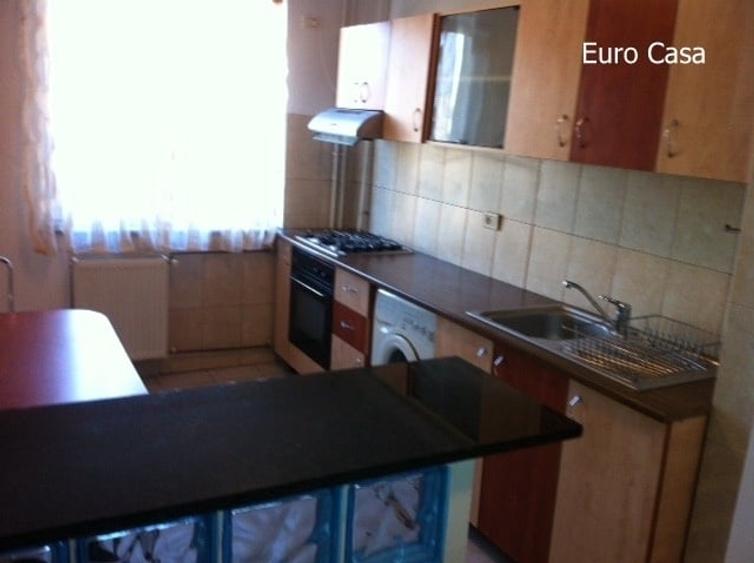 Apartament cu 2 camere semidecomandat în Craiovei