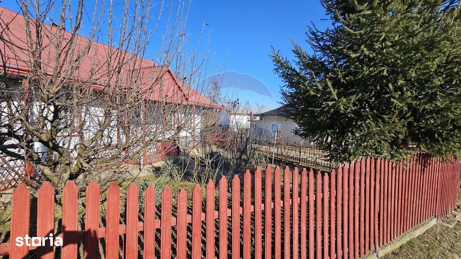 Casă cu 3 camere cu Teren 4900 Mp în Central