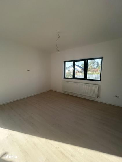 Casă cu 3 camere cu Teren 335 Mp în Miroslava