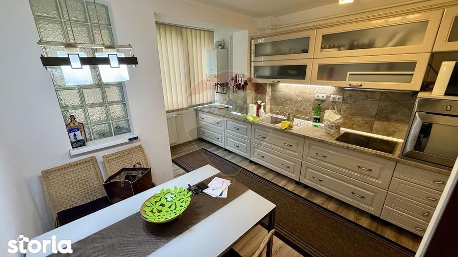 Apartament cu 3 camere semidecomandat, mobilat în Săsar