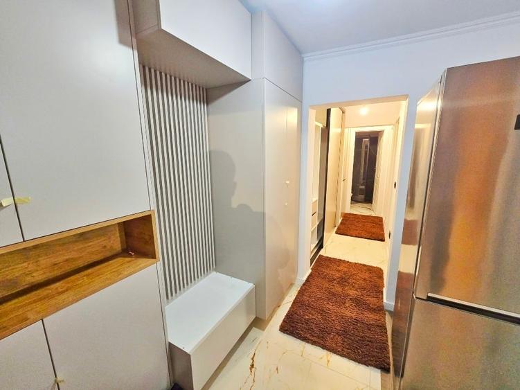 Apartament cu 3 camere decomandat, mobilat în Central