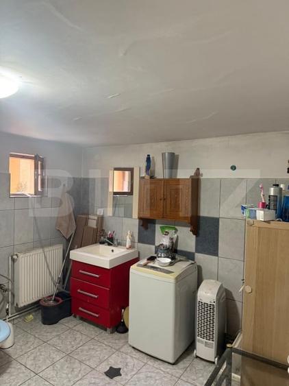 Casă individuală cu 6 camere cu Canalizare în Sud