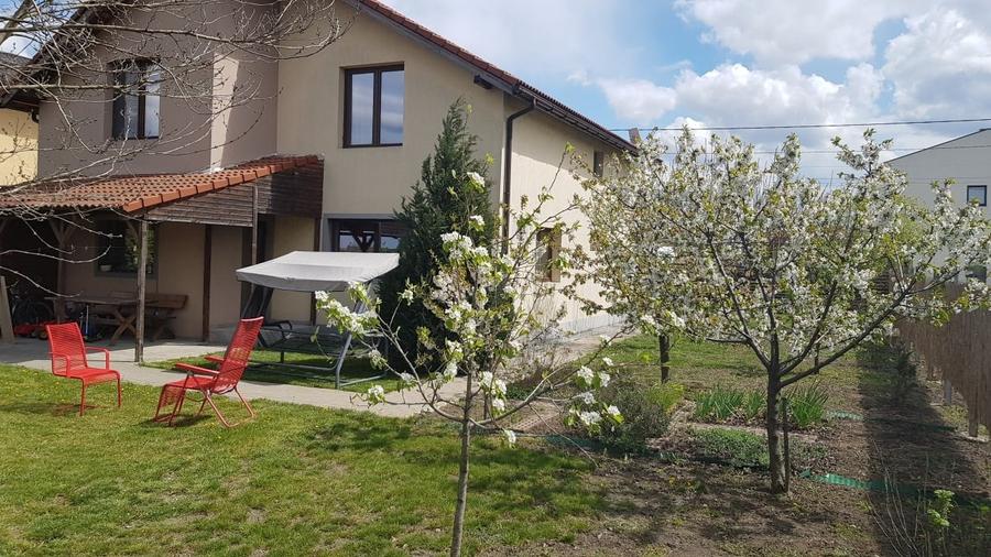 Casă individuală cu 5 camere cu Canalizare în Dumbrăvița