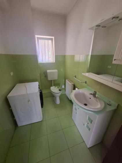 Apartament cu 3 camere semidecomandat în Vest
