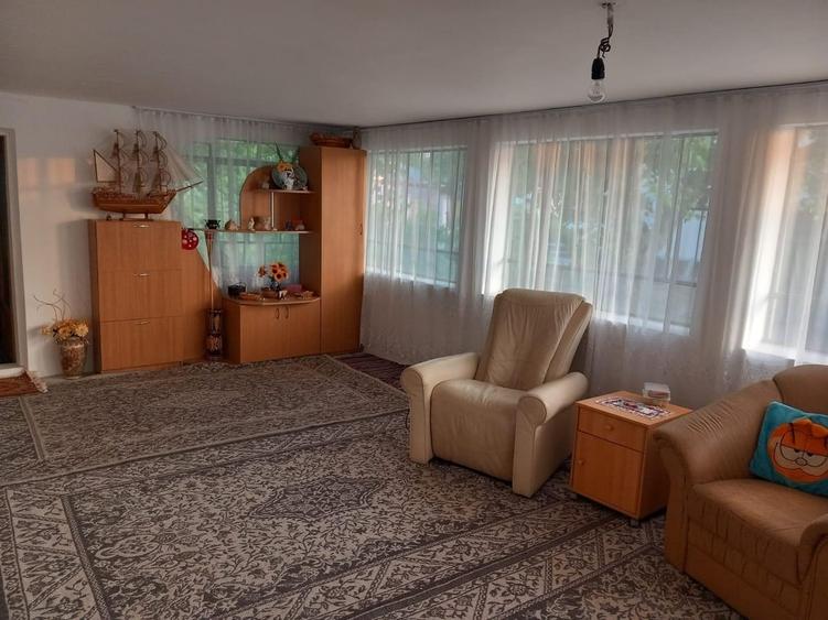Casă cu 6 camere cu Teren 2500 Mp în Central