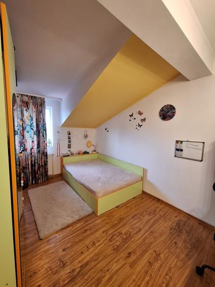 Casă cu 4 camere în Păcii