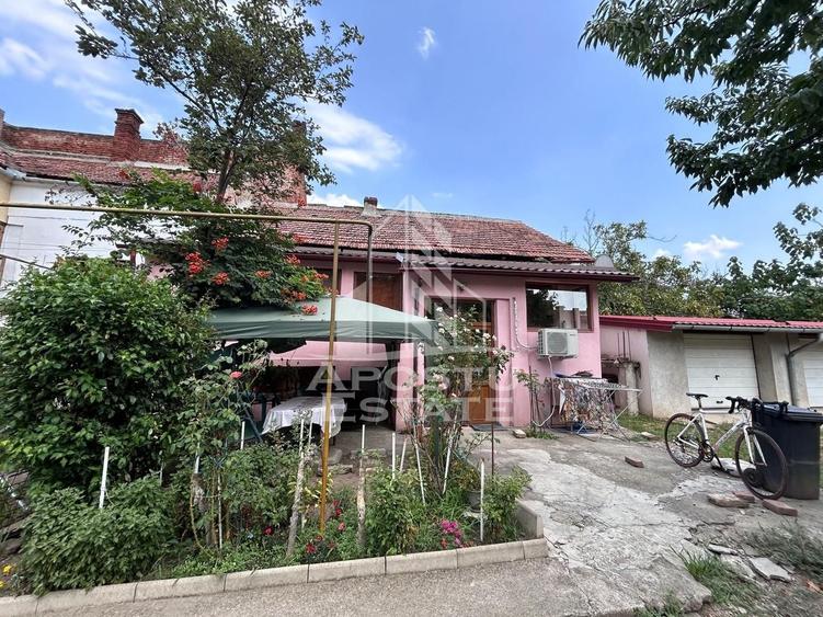 Apartament cu 4 camere semidecomandat în P-ța Maria