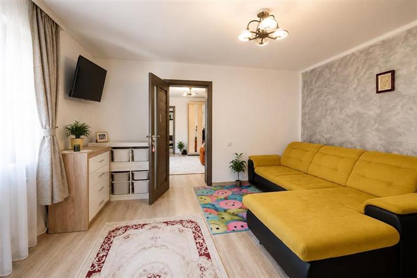 Casă individuală cu 4 camere cu Canalizare în Sânpetru