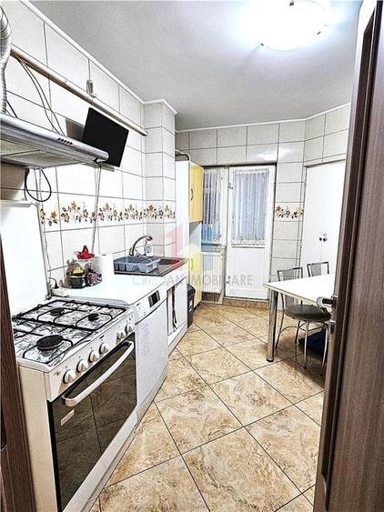 Apartament cu 3 camere decomandat în Călărași
