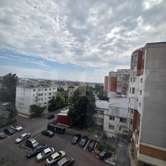 Apartament cu 2 camere decomandat, mobilat în Micro 20
