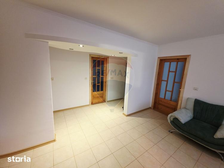 Apartament cu 4 camere în Calea Romanului