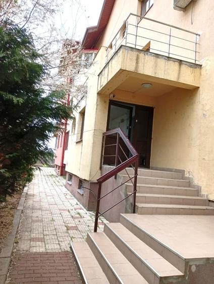 Apartament cu 4 camere decomandat în Sisești