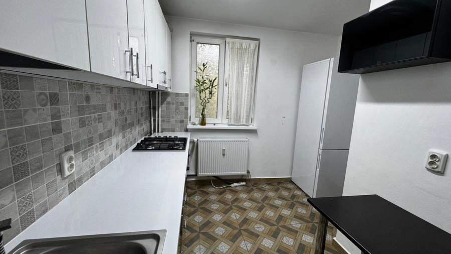 Apartament cu 3 camere decomandat în Domenii