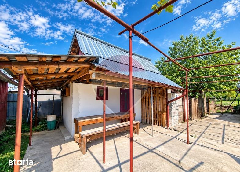 Casă cu 3 camere cu Teren 2254 Mp în Mănăstirea Cașin