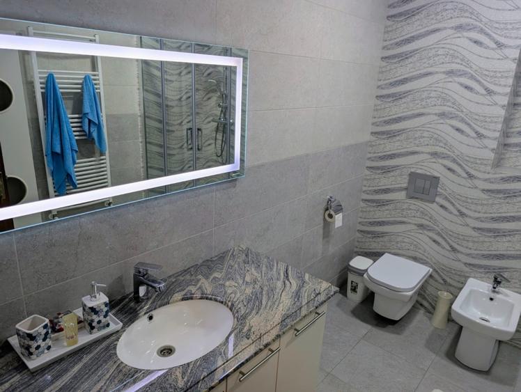 Apartament cu 4 camere decomandat, mobilat în Tractorul