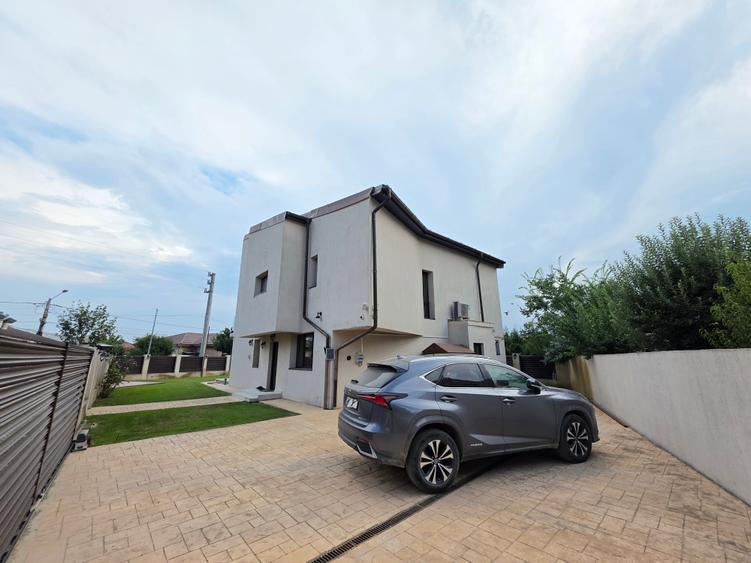Casă individuală cu 10 camere cu Teren 620 Mp în Mogoșoaia