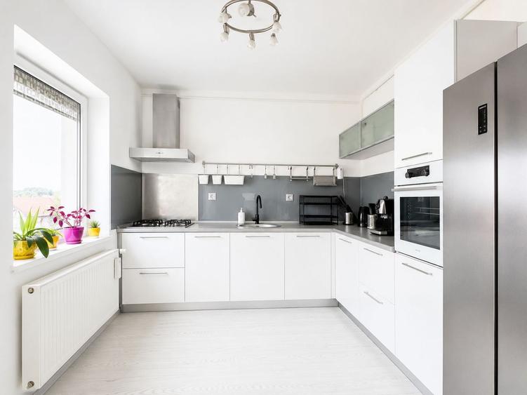 Apartament cu 3 camere decomandat, mobilat în Lipovei