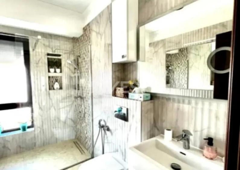 Apartament cu 5 camere decomandat, mobilat în Păcurari