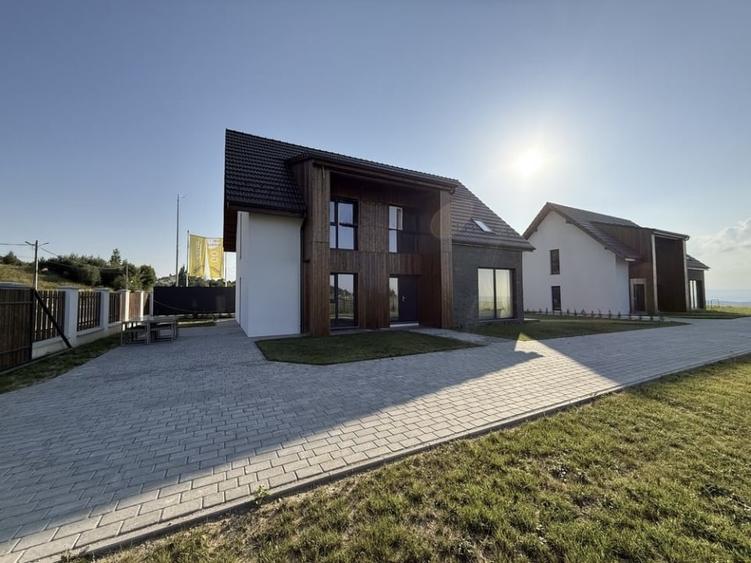 Casă individuală cu 6 camere cu Teren 500 Mp în Sălicea
