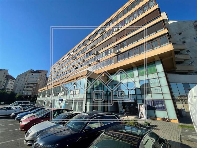 Spațiu comercial, de 94.150001525879 mp, în Aeroport