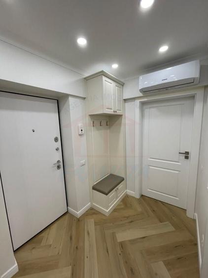 Apartament cu 2 camere în Micro 20