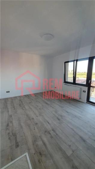 Apartament cu 3 camere semidecomandat în Fundeni