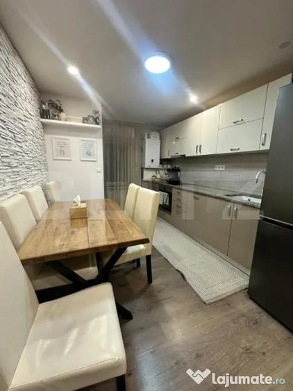 Apartament cu 3 camere decomandat, mobilat în Central