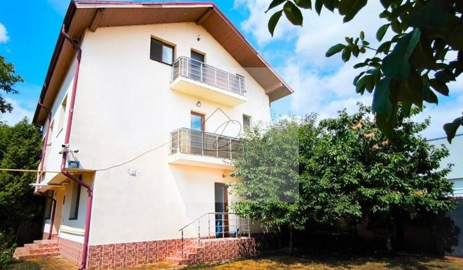 Casă individuală cu 7 camere cu Canalizare în Central