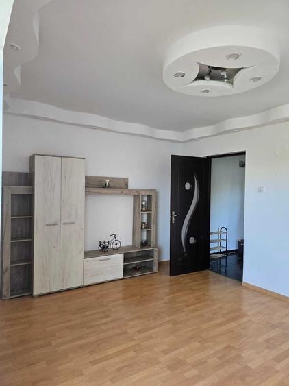 Apartament cu 2 camere decomandat în Crângași