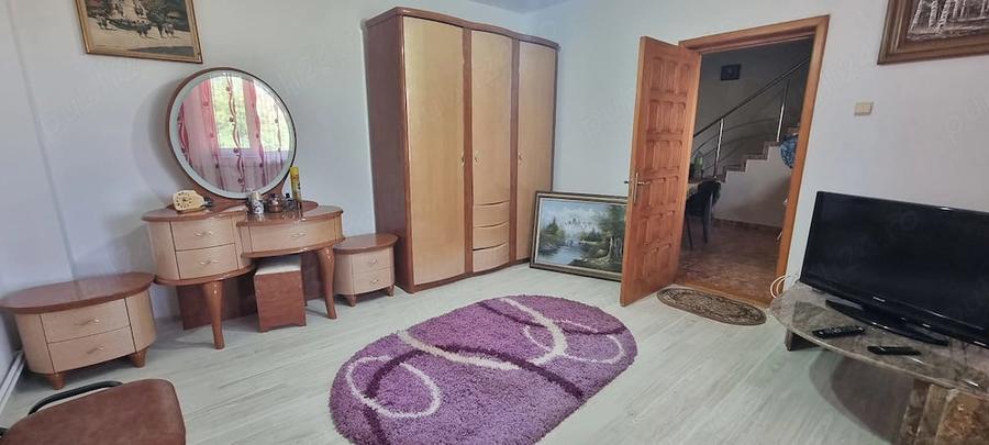 Casă cu 7 camere cu Teren 5000 Mp în Siliștea
