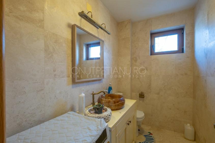 Casă individuală cu 6 camere cu Teren 300 Mp în Băneasa