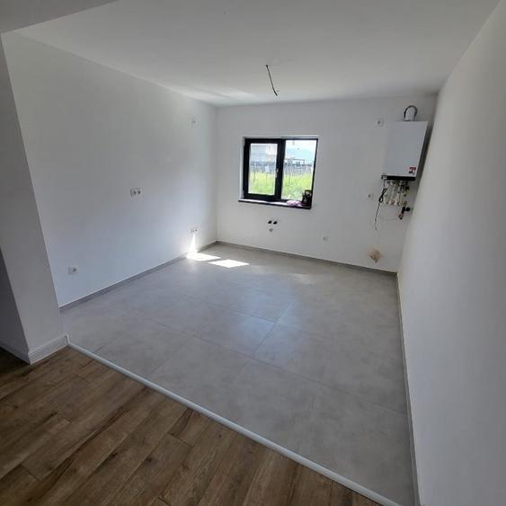 Casă individuală cu 4 camere cu Teren 550 Mp în Cristian
