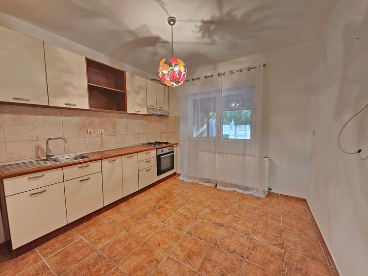 Duplex cu 3 camere cu Canalizare în Iancu Nicolae