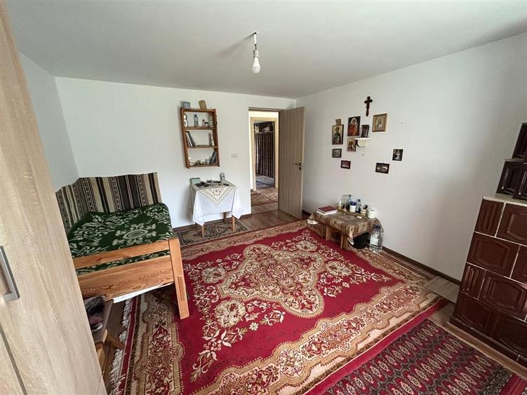 Casă individuală cu 6 camere cu Teren 3426 Mp în Vrâncioaia