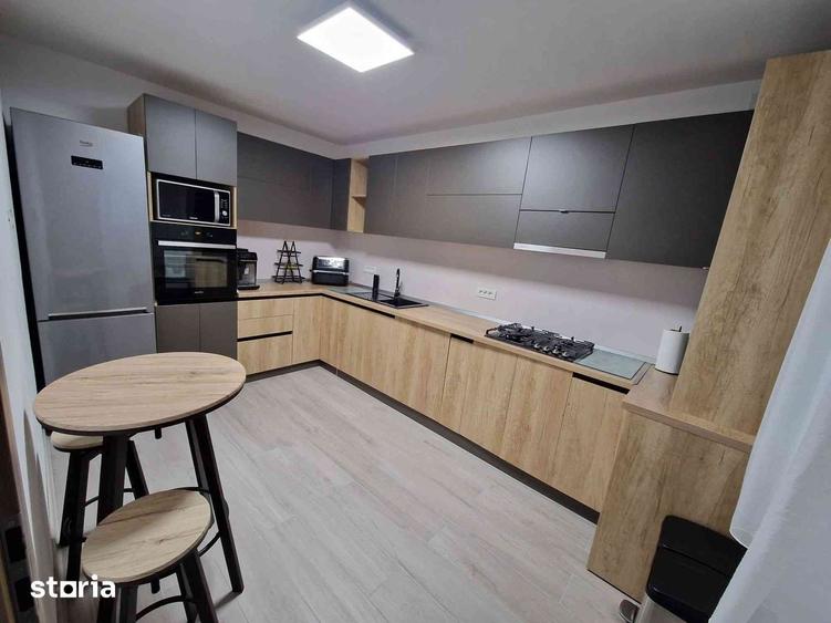 Casă cu 5 camere decomandat cu Teren 325 Mp în Dumbrăvița