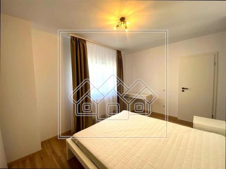 Apartament cu 3 camere nedecomandat în Piața Cluj