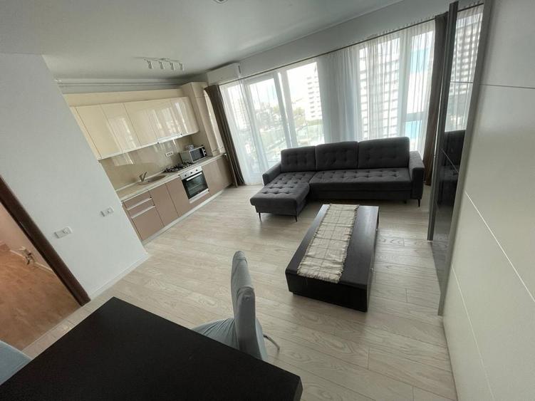 Apartament cu 3 camere semidecomandat în Mihai Bravu