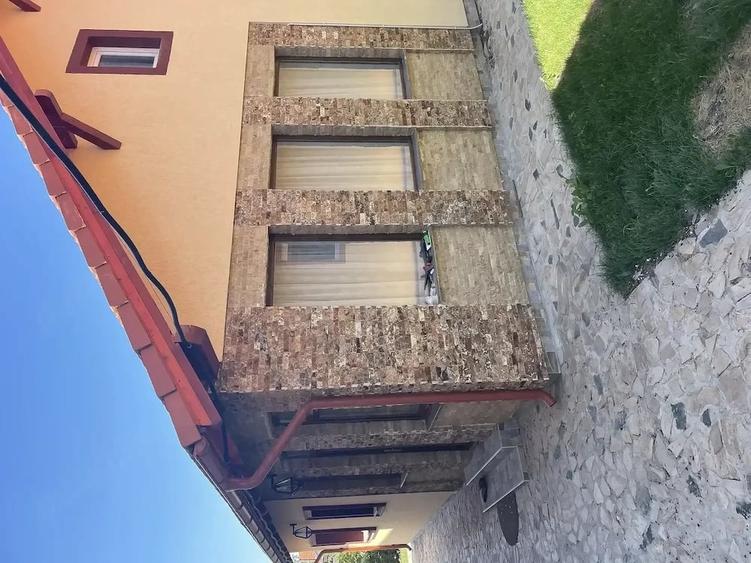 Casă cu Teren 2650 Mp în Sacoșu Turcesc