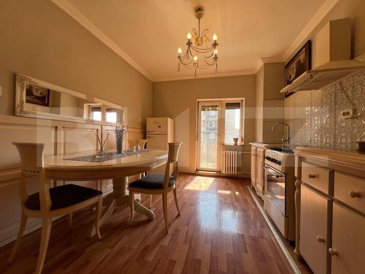 Apartament cu 4 camere decomandat, mobilat în Rogerius
