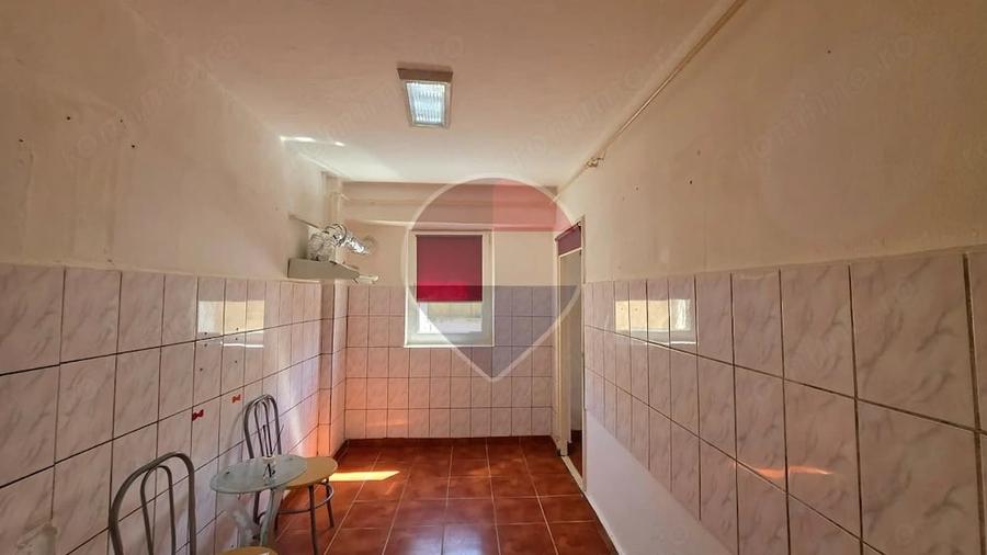 Apartament cu 4 camere decomandat în Vitrometan