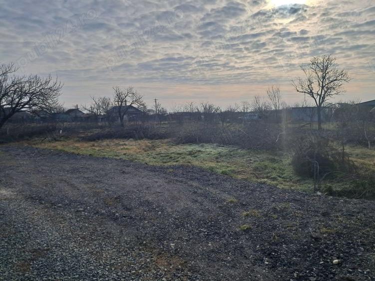 Teren de 680 mp, în Sânmihaiu Român