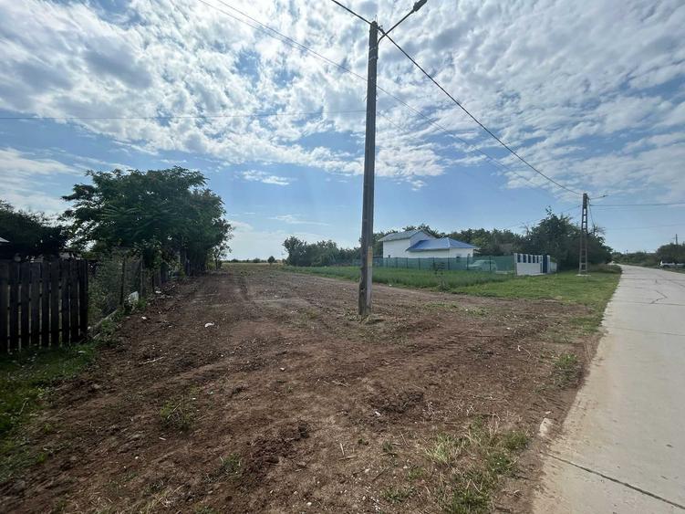 Teren intravilan 3.650 mp in Calugareni, Dambovita la 40 km de Bucuresti, ideal pentru constructie - 1