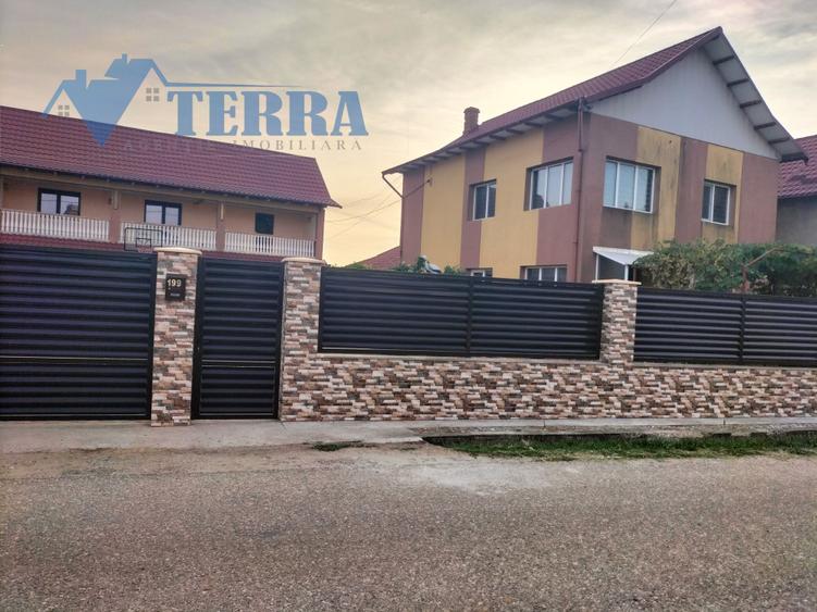 Casă individuală cu 7 camere cu Canalizare în Poiana Lacului