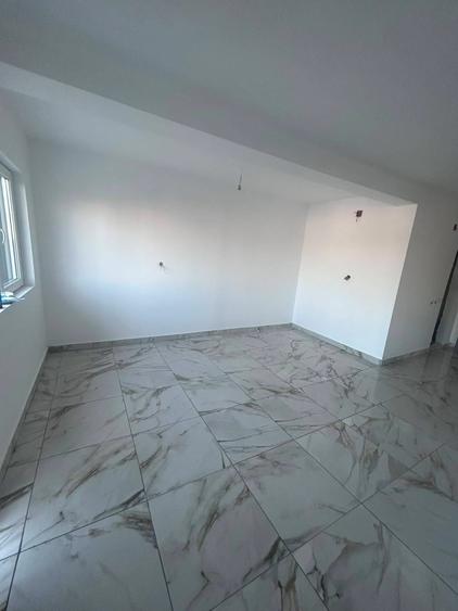 Casă cu 4 camere cu Teren 220 Mp în Lumina
