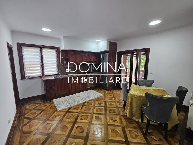 Casă individuală cu 12 camere cu Teren 1160 Mp în Vest
