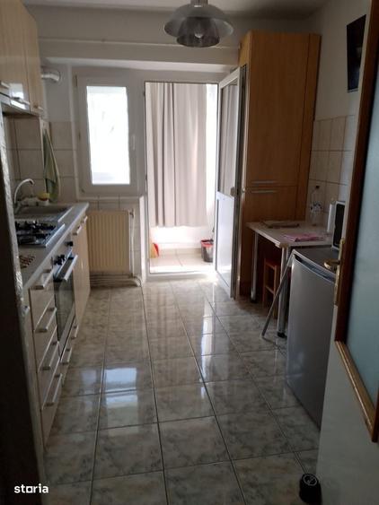 Apartament cu 3 camere decomandat în Obor