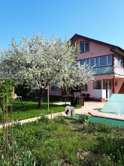 Casă individuală cu 7 camere cu Garaj în Ordoreanu