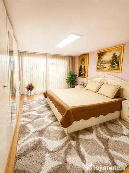 Casă cu 6 camere cu Teren 250 Mp în Central