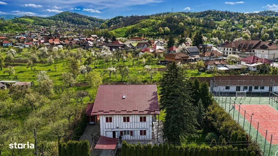 Casă cu 4 camere în Dumirești